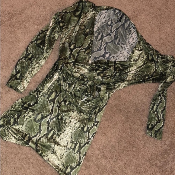 Snakeskin dress with slits - Picture 2 of 2